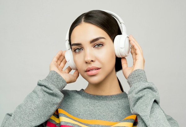 How Can You Transform Your UK Home Living Experience with Simple Decor Changes?